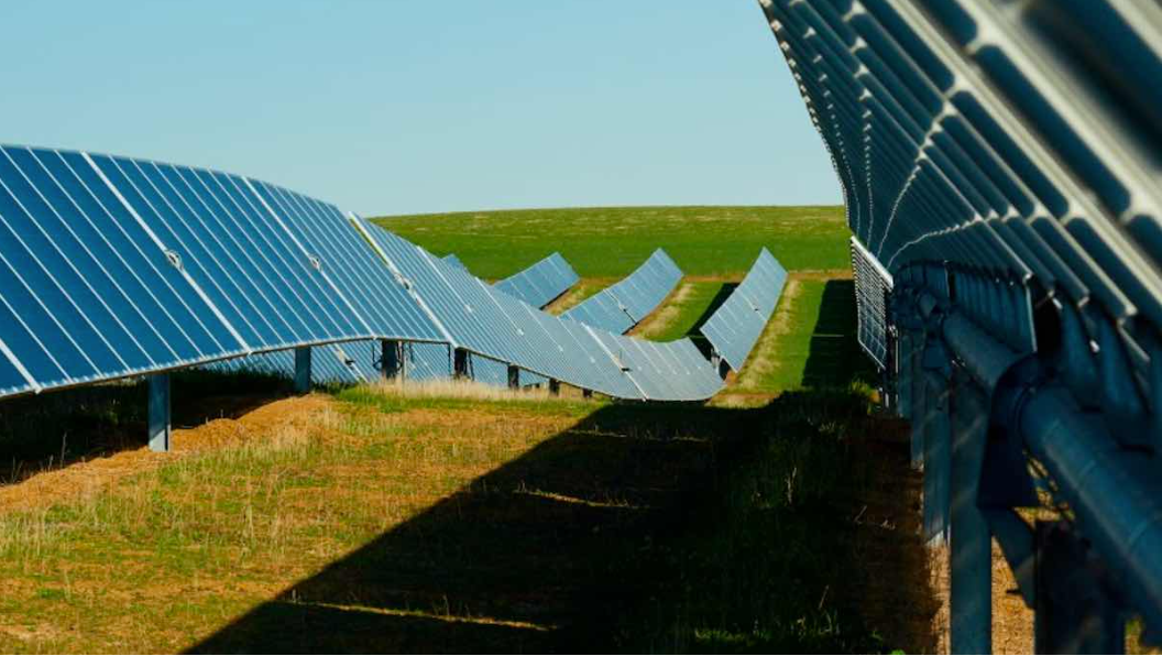 Solar will be largest power generator in “much changed” world by 2032, but battery storage is the big mover-thumbnail